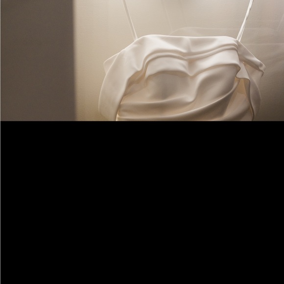 White wedding dress, off shoulder straps - Picture 5 of 7